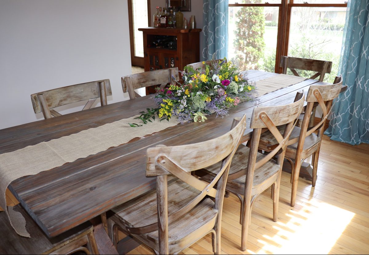 Rustic farmhouse dining room tables